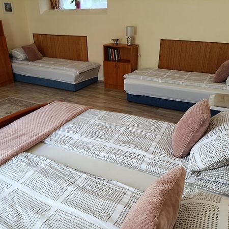 Cehmesterek Apartman Eger Exteriör bild