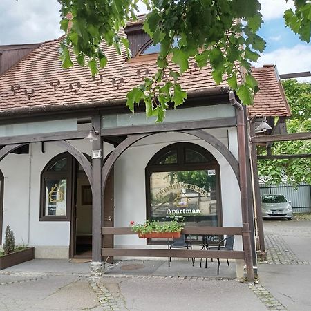 Cehmesterek Apartman Eger Exteriör bild