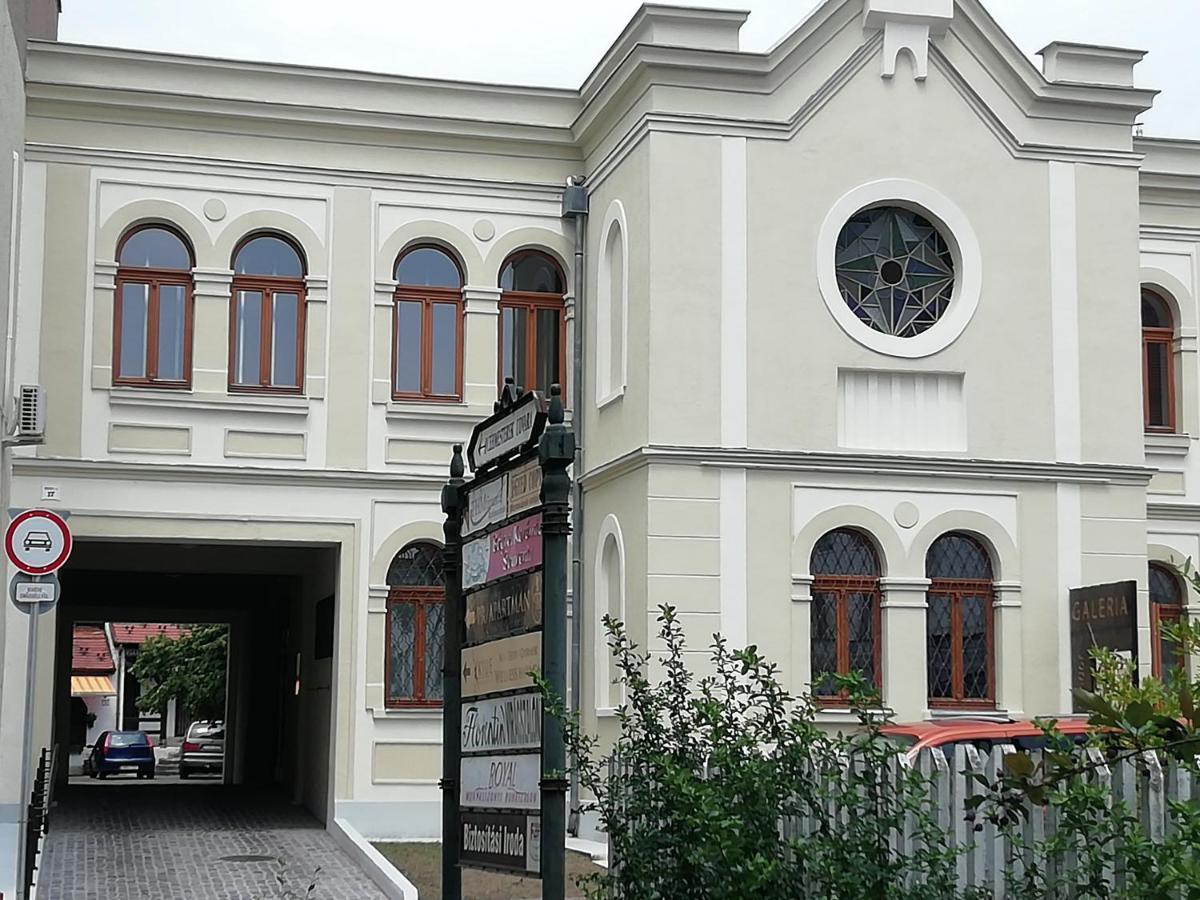 Cehmesterek Apartman Eger Exteriör bild
