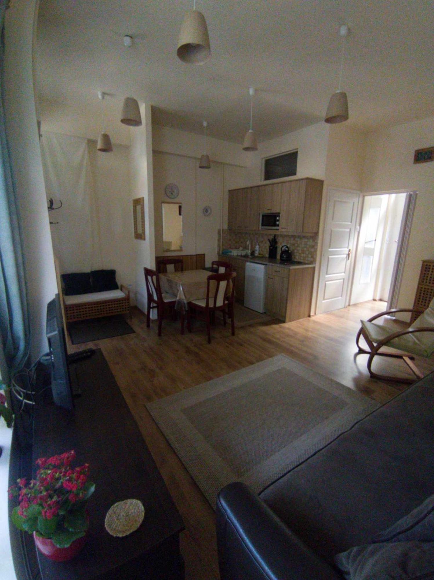 Cehmesterek Apartman Eger Exteriör bild