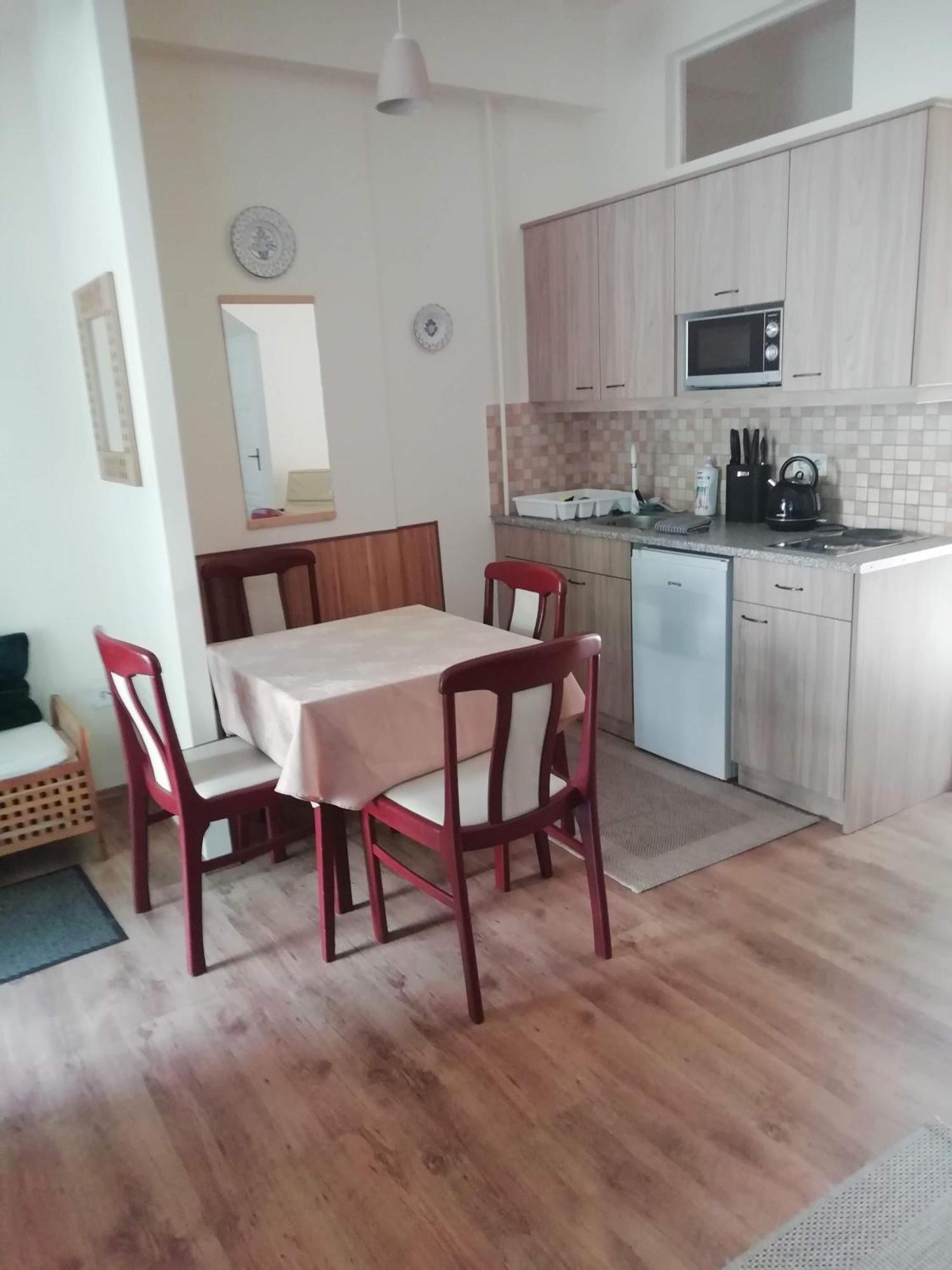 Cehmesterek Apartman Eger Exteriör bild