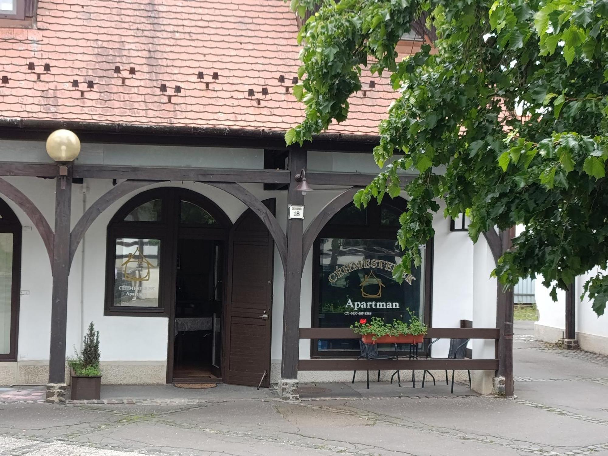 Cehmesterek Apartman Eger Exteriör bild
