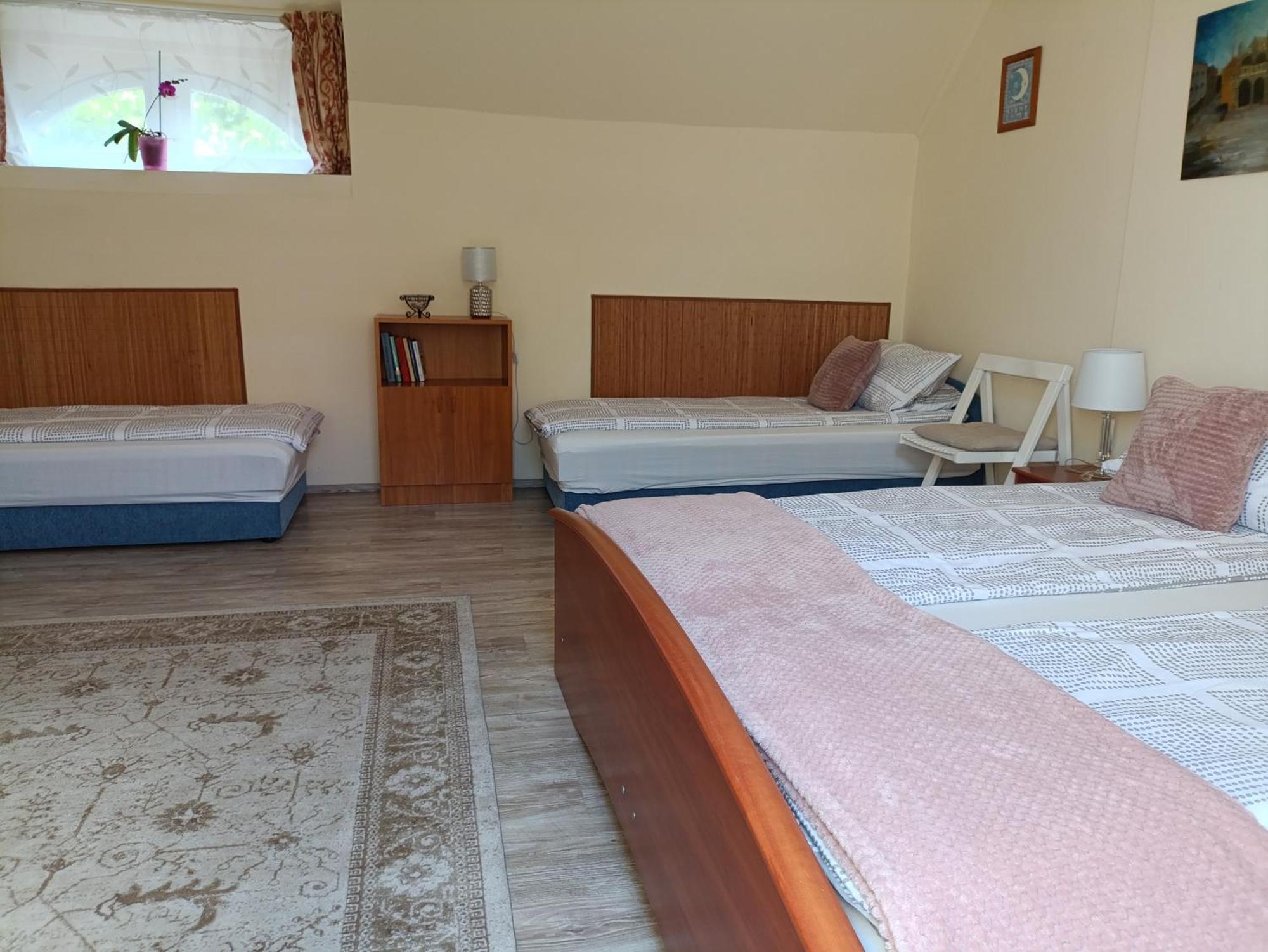 Cehmesterek Apartman Eger Exteriör bild