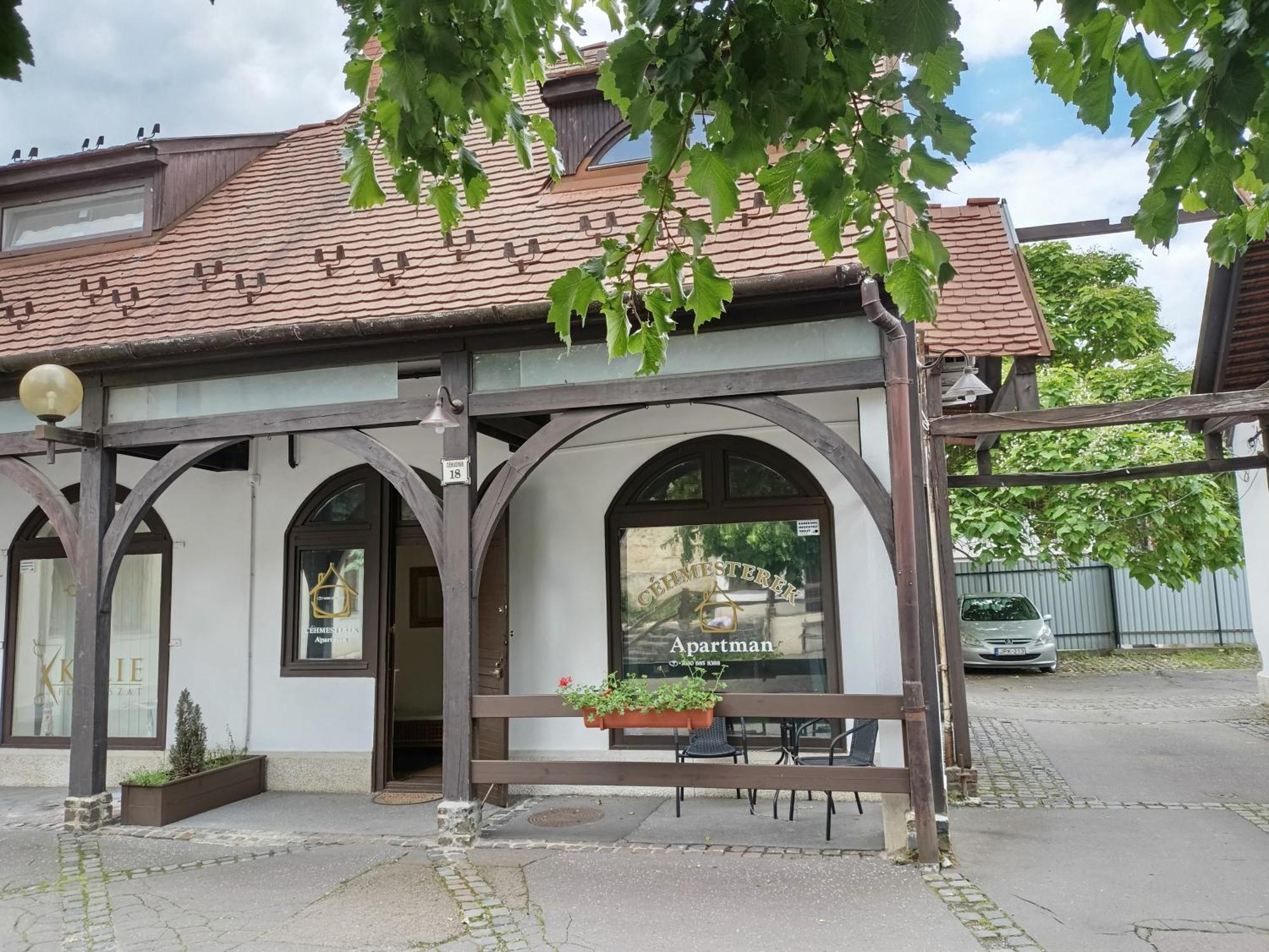 Cehmesterek Apartman Eger Exteriör bild