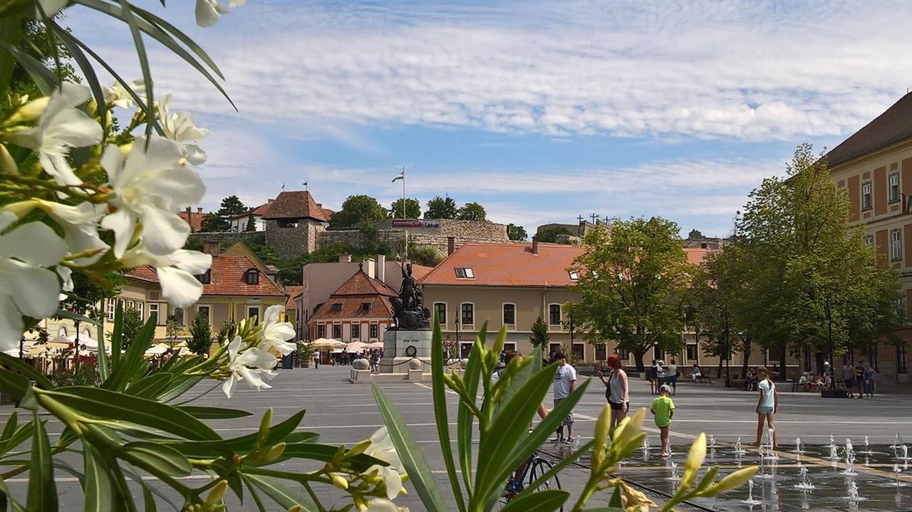 Cehmesterek Apartman Eger Exteriör bild